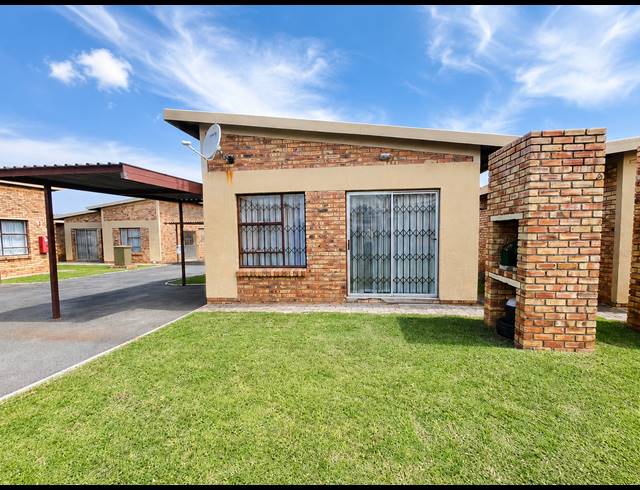 1 BEDROOM TOWNHOUSE FOR SALE IN STAALRUS